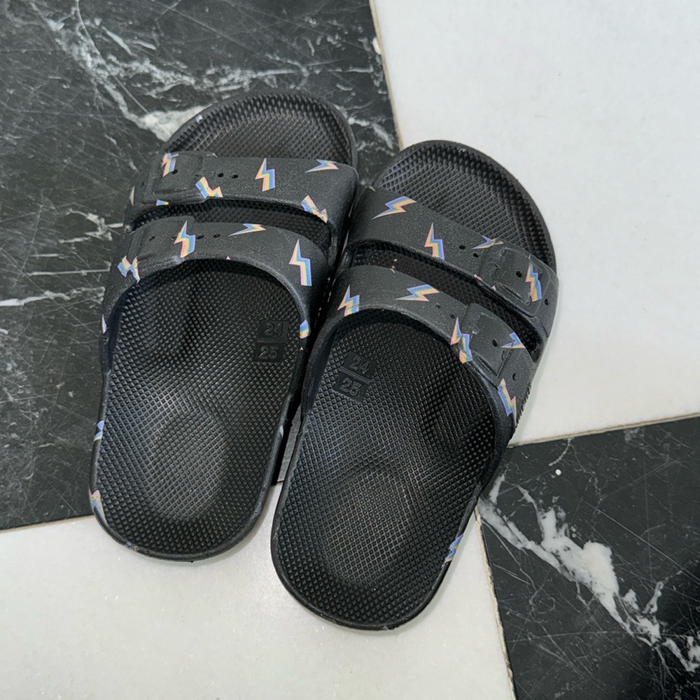 Freedom Moses kids size 24/25